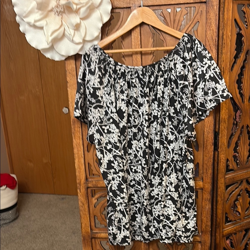 LOFT Black and White Floral Smocked Neck Blouse - Picture 4 of 5